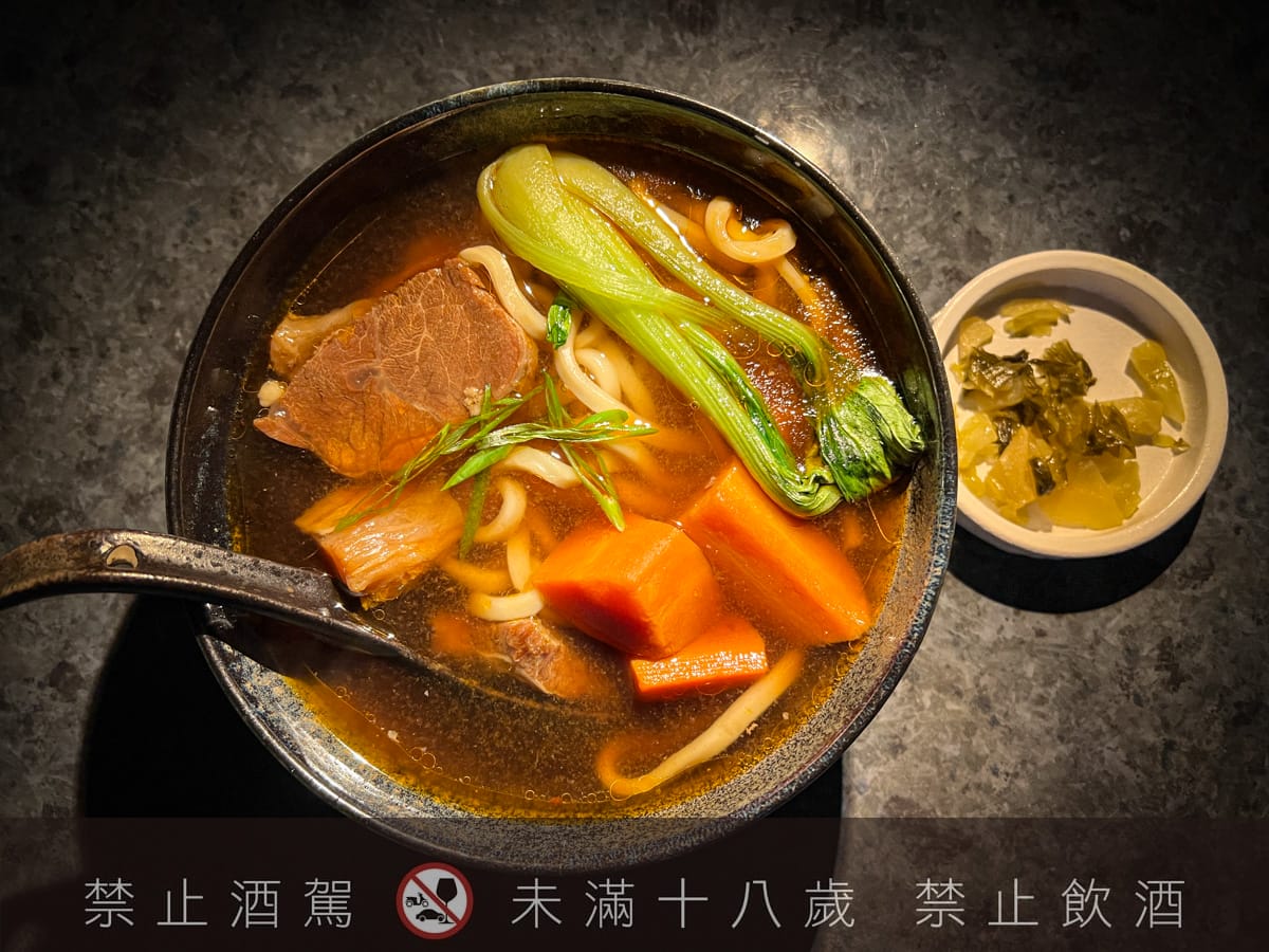 【無心戒酒互助會-同溫層俱樂部】台北西門最熱門餐酒館推薦，特色必點Bucket桶調酒、同溫層特調，西門包場聚會餐廳首選！