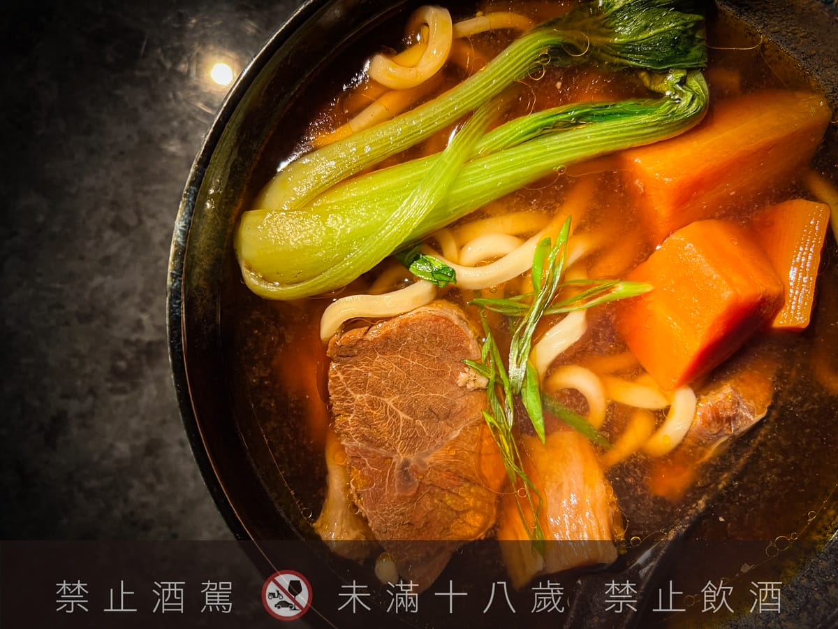 【無心戒酒互助會-同溫層俱樂部】台北西門最熱門餐酒館推薦，特色必點Bucket桶調酒、同溫層特調，西門包場聚會餐廳首選！