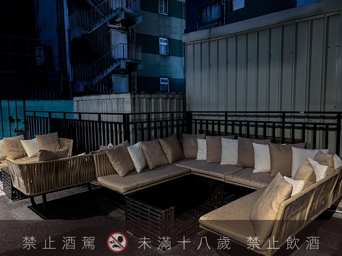 【無心戒酒互助會-同溫層俱樂部】台北西門最熱門餐酒館推薦，特色必點Bucket桶調酒、同溫層特調，西門包場聚會餐廳首選！