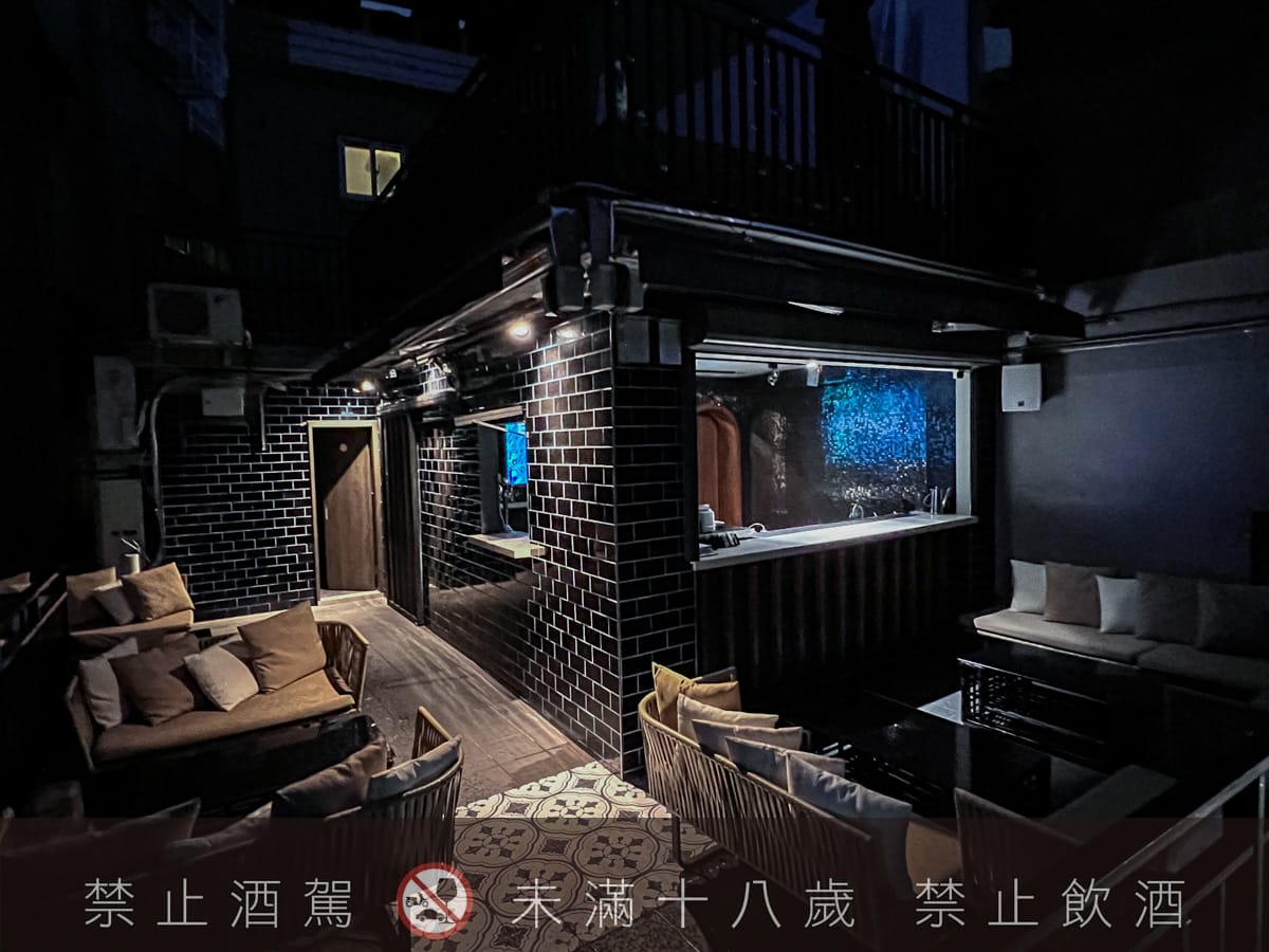 【無心戒酒互助會-同溫層俱樂部】台北西門最熱門餐酒館推薦，特色必點Bucket桶調酒、同溫層特調，西門包場聚會餐廳首選！