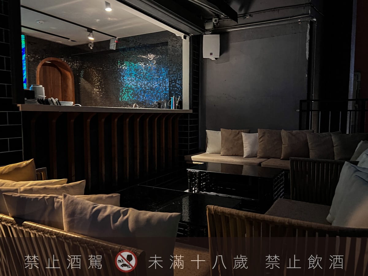 【無心戒酒互助會-同溫層俱樂部】台北西門最熱門餐酒館推薦，特色必點Bucket桶調酒、同溫層特調，西門包場聚會餐廳首選！