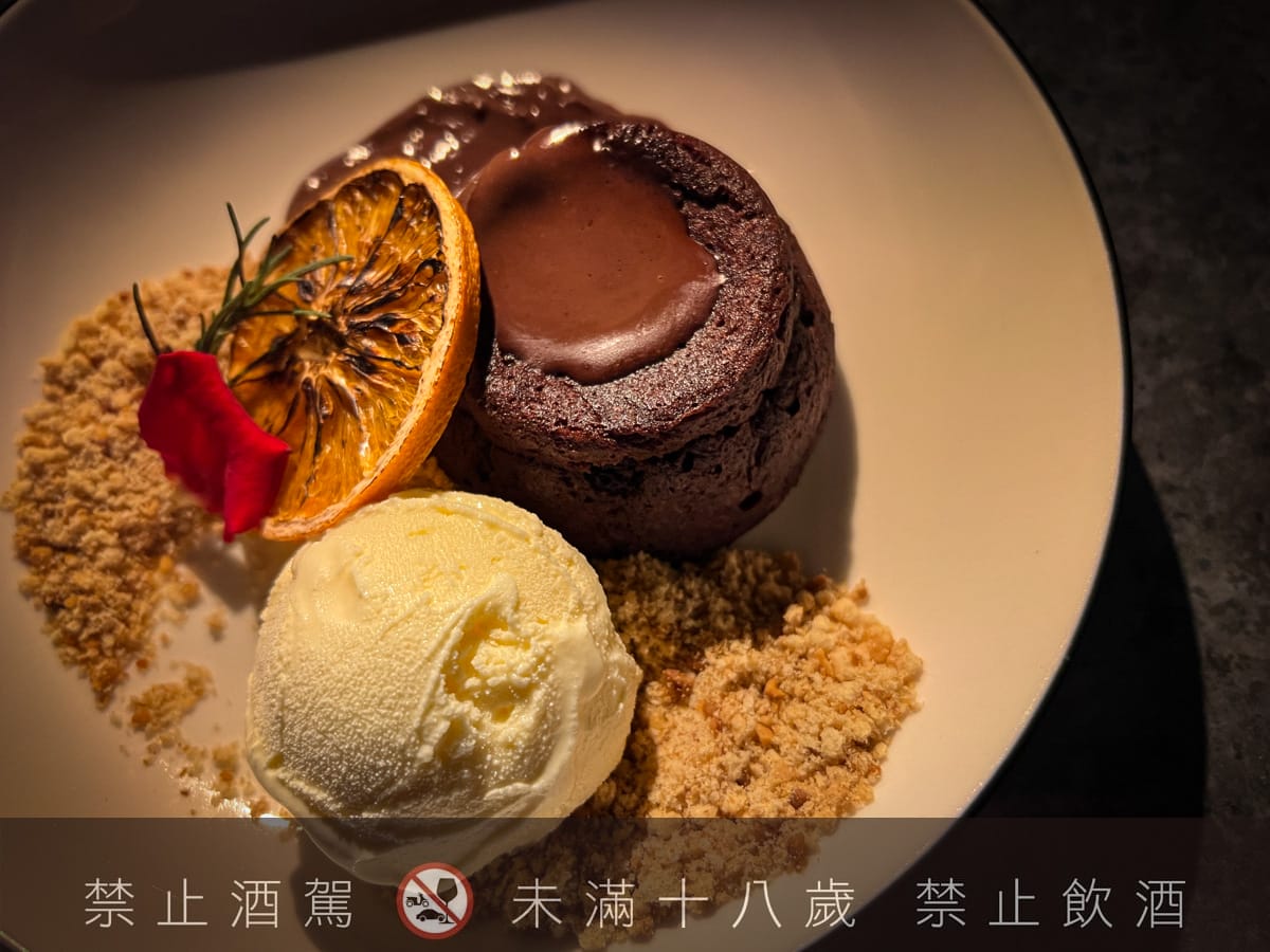 【無心戒酒互助會-同溫層俱樂部】台北西門最熱門餐酒館推薦，特色必點Bucket桶調酒、同溫層特調，西門包場聚會餐廳首選！