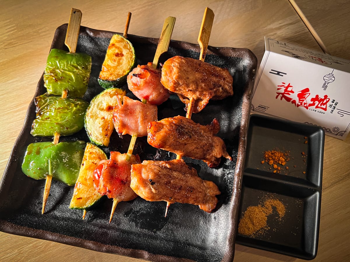 【柒息地 串燒居酒屋】新莊必吃居酒屋宵夜美食推薦，多款平價串燒19元起，台灣最用心的烤肉醬，超人氣連鎖串燒居酒屋品牌！