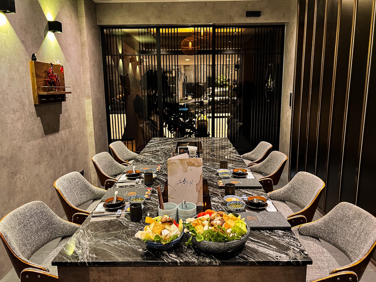 【二本松涮涮屋】台北大安頂級火鍋美食推薦，大啖北海道夢幻花咲蟹最新套餐！專人桌邊服務，傳承日本二本松頂級天然火鍋首選！