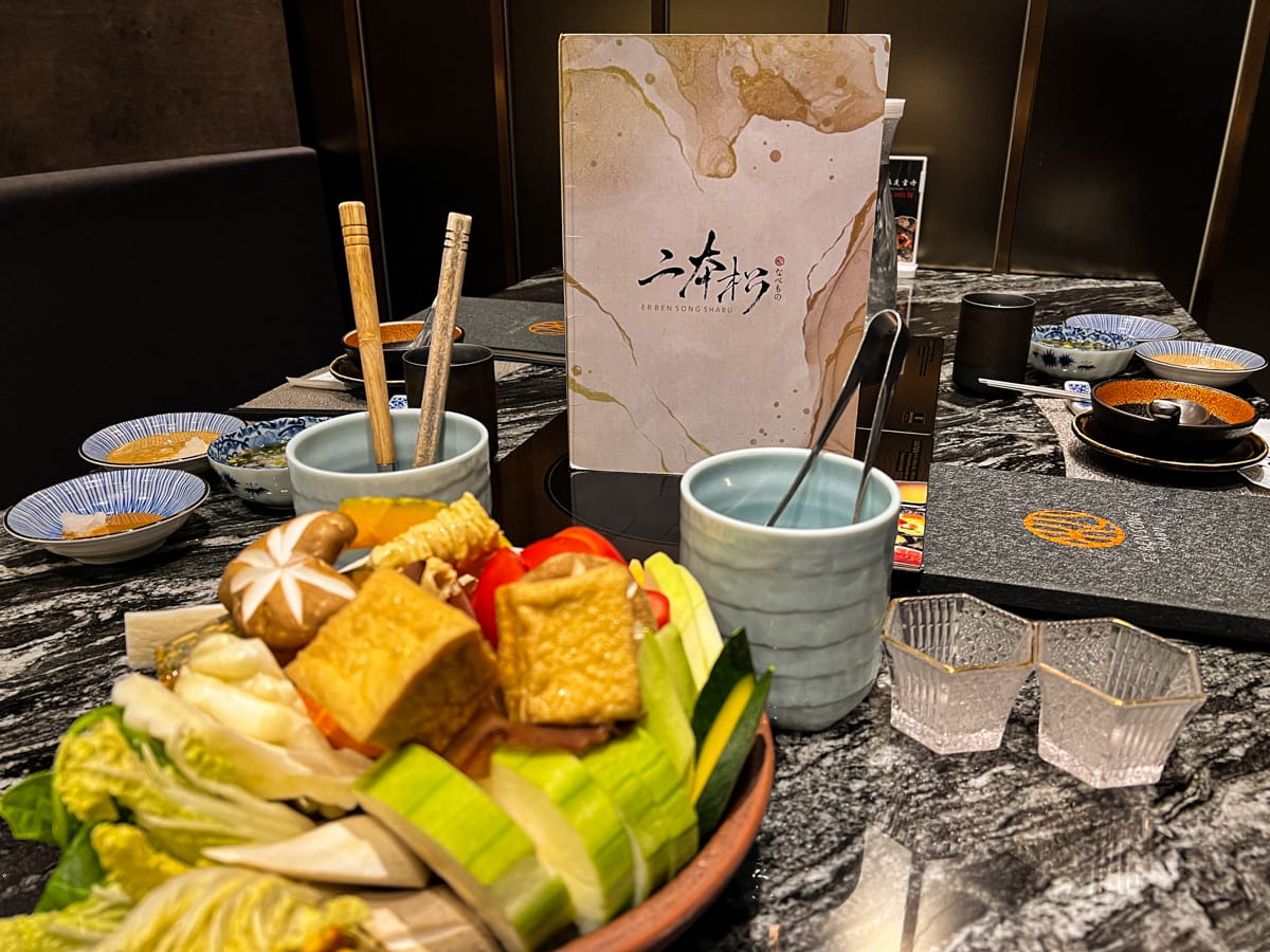 【二本松涮涮屋】台北大安頂級火鍋美食推薦，大啖北海道夢幻花咲蟹最新套餐！專人桌邊服務，傳承日本二本松頂級天然火鍋首選！