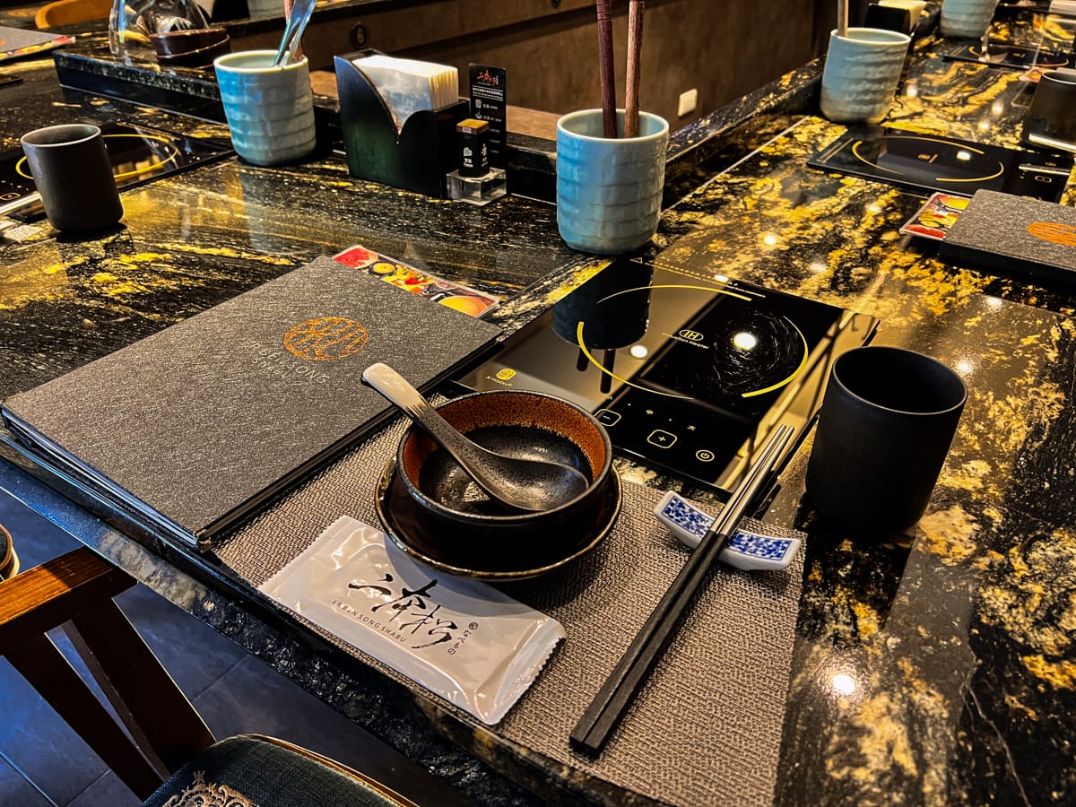 【二本松涮涮屋】台北大安頂級火鍋美食推薦，大啖北海道夢幻花咲蟹最新套餐！專人桌邊服務，傳承日本二本松頂級天然火鍋首選！