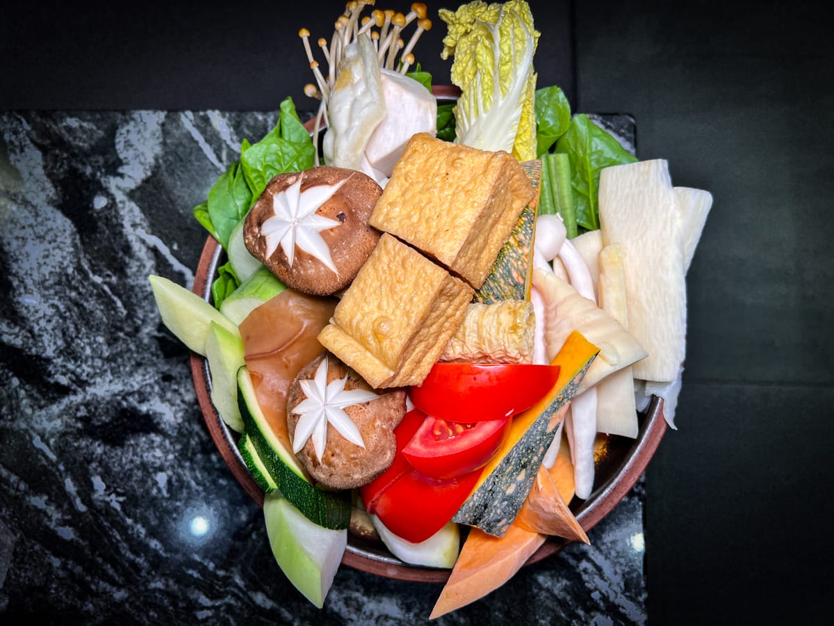 【二本松涮涮屋】台北大安頂級火鍋美食推薦，大啖北海道夢幻花咲蟹最新套餐！專人桌邊服務，傳承日本二本松頂級天然火鍋首選！