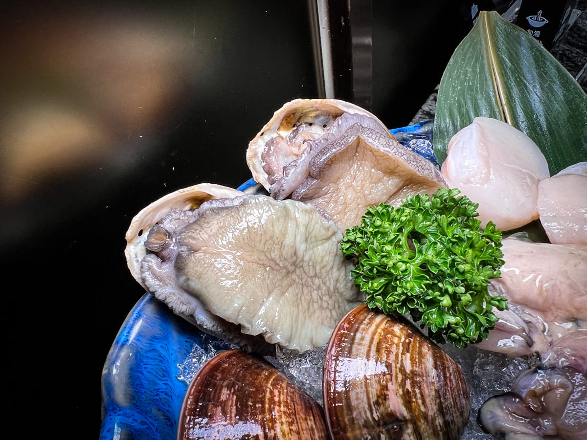 【二本松涮涮屋】台北大安頂級火鍋美食推薦，大啖北海道夢幻花咲蟹最新套餐！專人桌邊服務，傳承日本二本松頂級天然火鍋首選！