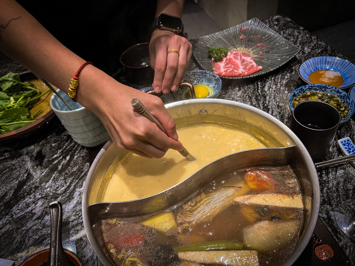 【二本松涮涮屋】台北大安頂級火鍋美食推薦，大啖北海道夢幻花咲蟹最新套餐！專人桌邊服務，傳承日本二本松頂級天然火鍋首選！