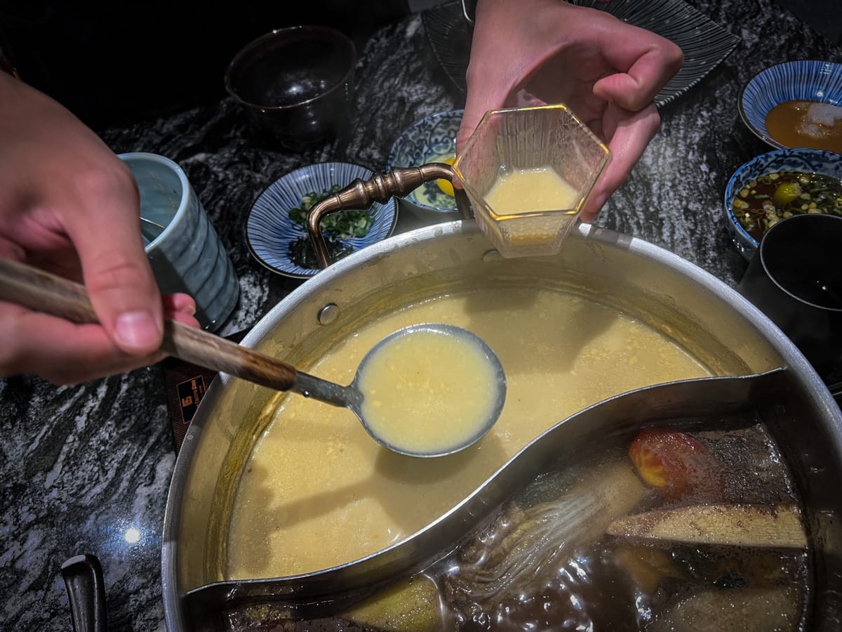 【二本松涮涮屋】台北大安頂級火鍋美食推薦，大啖北海道夢幻花咲蟹最新套餐！專人桌邊服務，傳承日本二本松頂級天然火鍋首選！