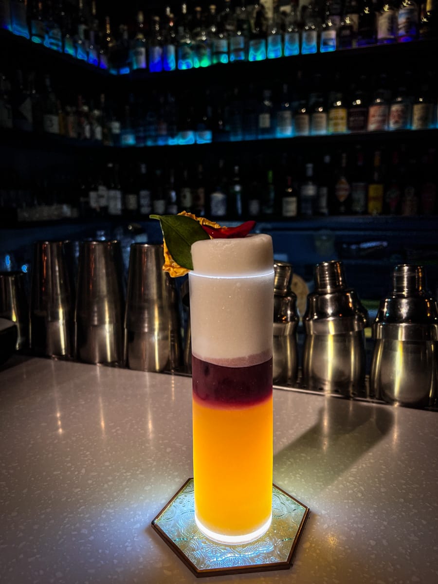 【ONCE Cafe&Bar 無心戒酒互助會-西寧分會】台北西門特色酒吧推薦，絕美獨家琴酒特調，白天喝咖啡晚上喝酒！感受晝夜流轉全新調酒！
