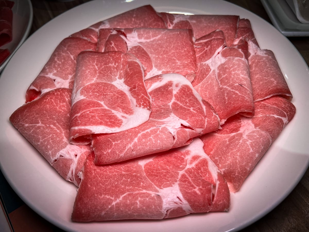 【汆食 作伙鍋】台北晴光市場火鍋推薦，嚴選最新鮮食材與特色湯底，提供獨立包廂的台北中山火鍋，民權西路站親子餐廳