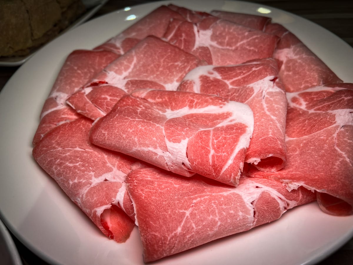 【汆食 作伙鍋】台北晴光市場火鍋推薦，嚴選最新鮮食材與特色湯底，提供獨立包廂的台北中山火鍋，民權西路站親子餐廳