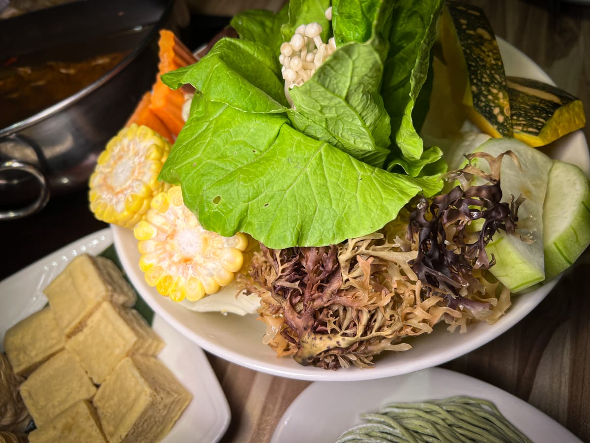 【汆食 作伙鍋】台北晴光市場火鍋推薦，嚴選最新鮮食材與特色湯底，提供獨立包廂的台北中山火鍋，民權西路站親子餐廳