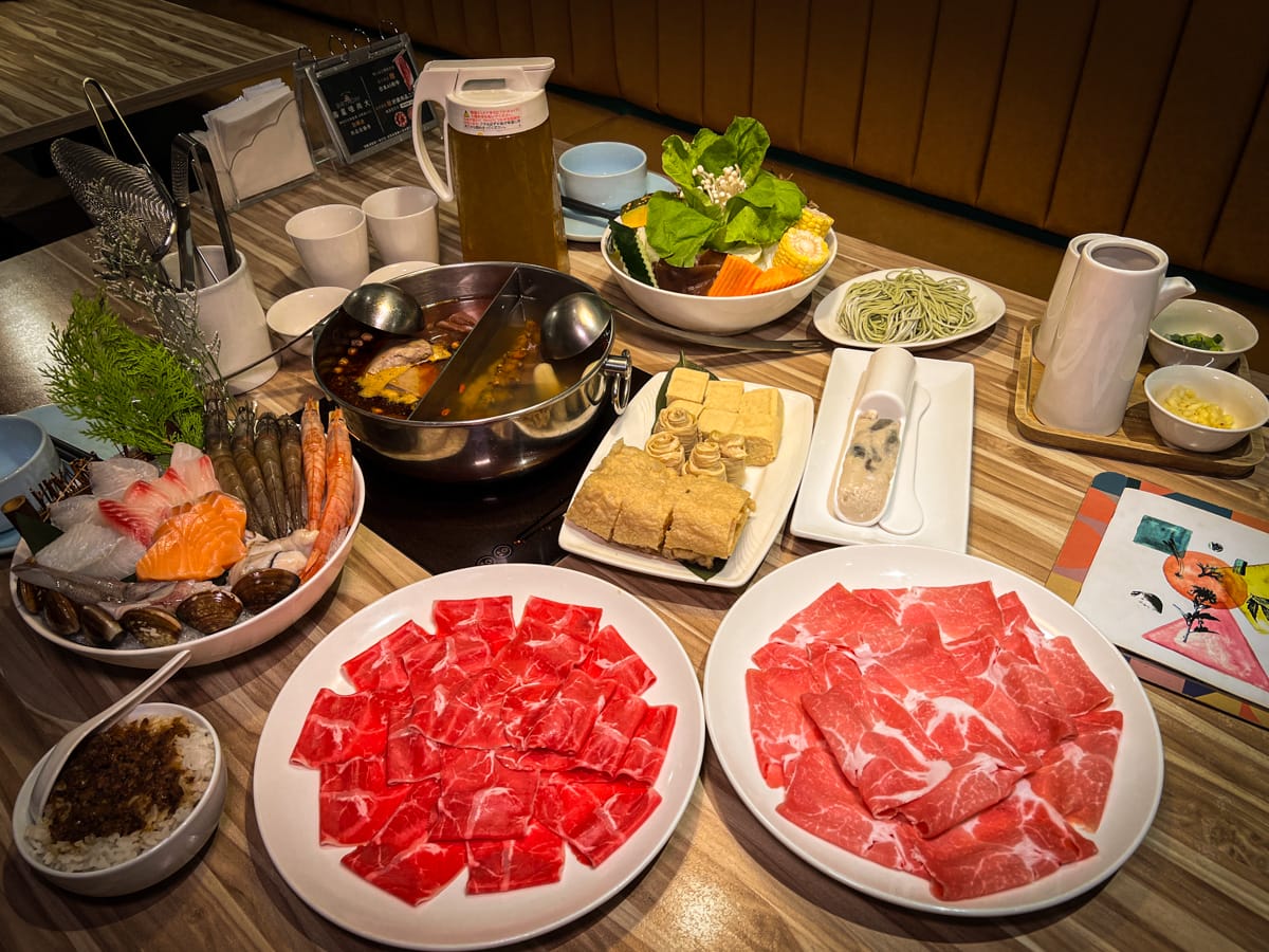 【汆食 作伙鍋】台北晴光市場火鍋推薦，嚴選最新鮮食材與特色湯底，提供獨立包廂的台北中山火鍋，民權西路站親子餐廳