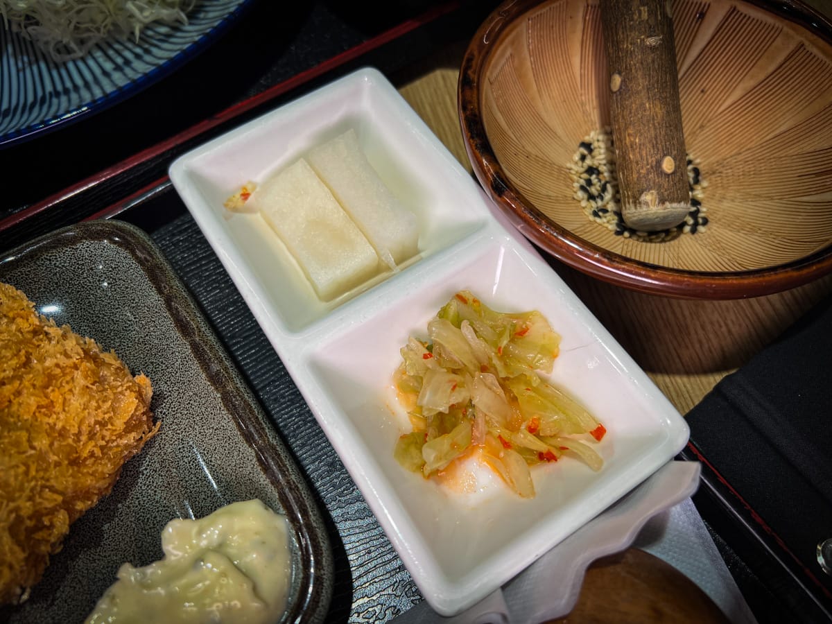 【芝麻有籽日式豬排餐廳】桃園藝文特區必吃餐廳推薦，TORO里肌肉太好吃！套餐可續飯湯一次，不定期推出新餐點！