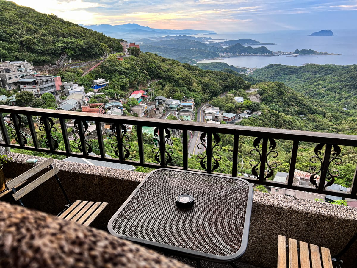 【逸茶酒室】九份景觀酒吧推薦,特色必點原創台灣茶調酒,從早開到晚的九份人氣聚會餐廳! - 第13張圖 【逸茶酒室】九份景觀酒吧推薦,特色必點原創台灣茶調酒,從早開到晚的九份人氣聚會餐廳!