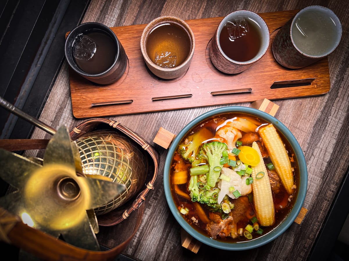 【逸茶酒室】九份景觀酒吧推薦,特色必點原創台灣茶調酒,從早開到晚的九份人氣聚會餐廳! - 第17張圖 【逸茶酒室】九份景觀酒吧推薦,特色必點原創台灣茶調酒,從早開到晚的九份人氣聚會餐廳!