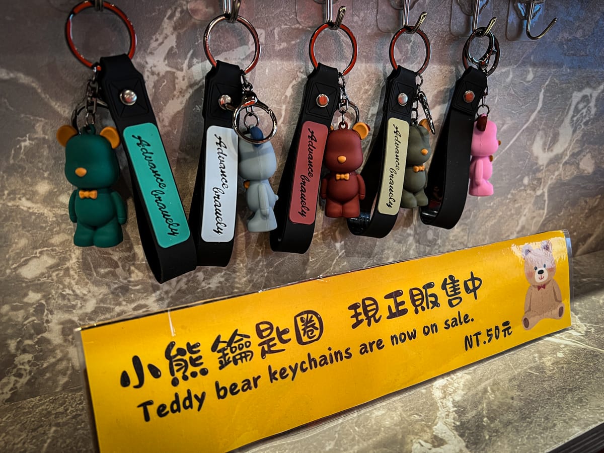 【九份山宿】九份膠囊民宿推薦，背包客最愛的質感設計膠囊房間，24小時開放的交誼廳，乾淨共用衛浴與多元設備服務