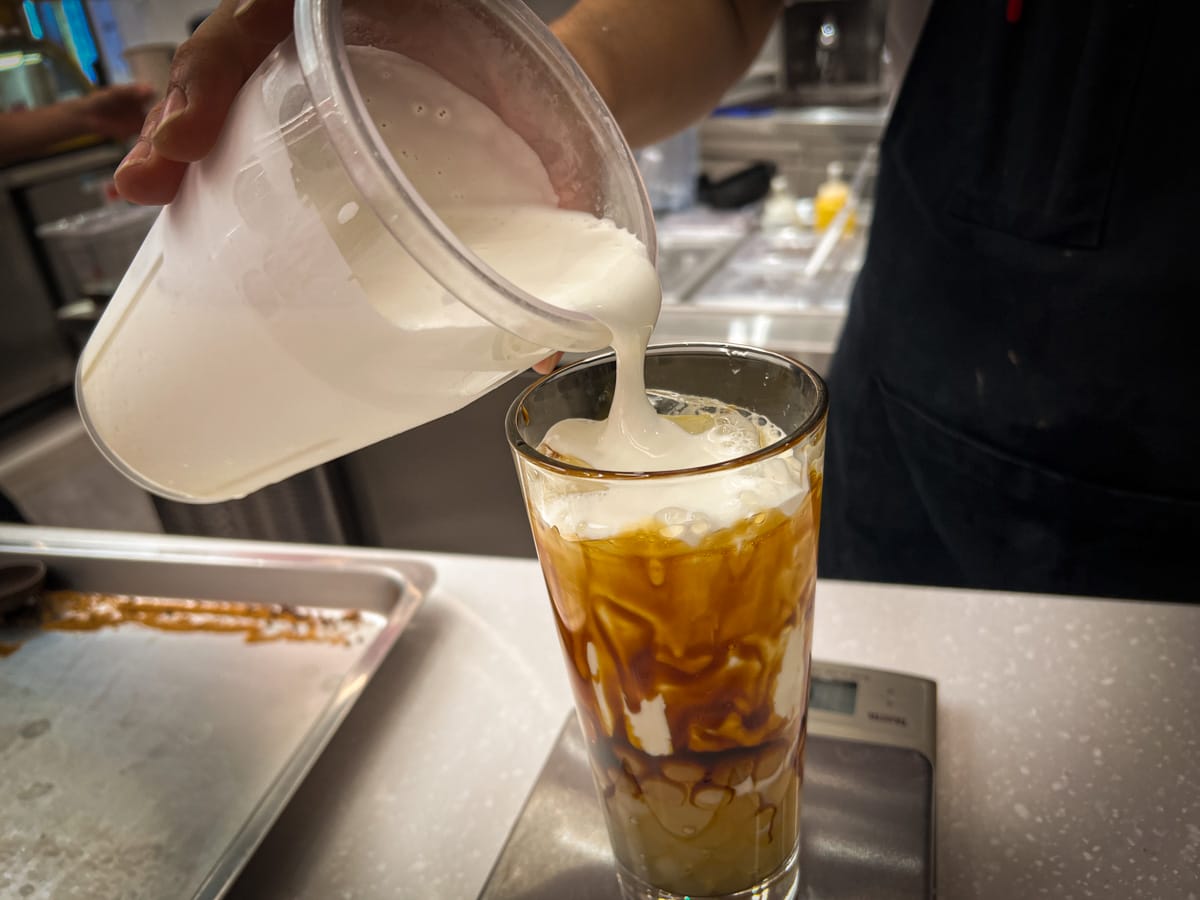 【幸福搖搖】西門町必喝的人氣珍珠奶茶!全台首創飲料自助加料!台灣旅遊首選排隊珍珠奶茶網紅名店 - 第16張圖 【幸福搖搖】西門町必喝的人氣珍珠奶茶!全台首創飲料自助加料!台灣旅遊首選排隊珍珠奶茶網紅名店