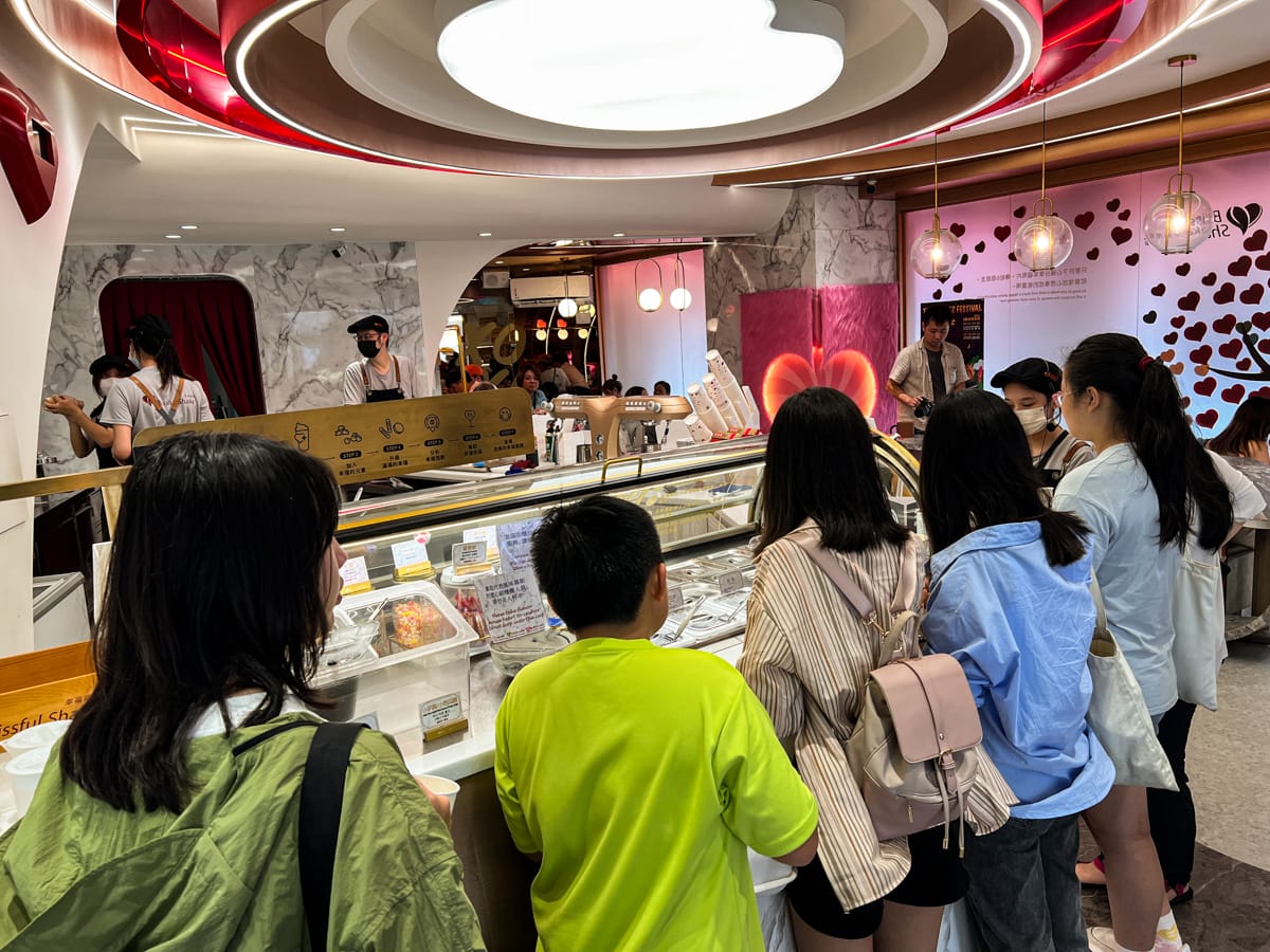 【幸福搖搖】西門町必喝的人氣珍珠奶茶!全台首創飲料自助加料!台灣旅遊首選排隊珍珠奶茶網紅名店 - 第6張圖 【幸福搖搖】西門町必喝的人氣珍珠奶茶!全台首創飲料自助加料!台灣旅遊首選排隊珍珠奶茶網紅名店