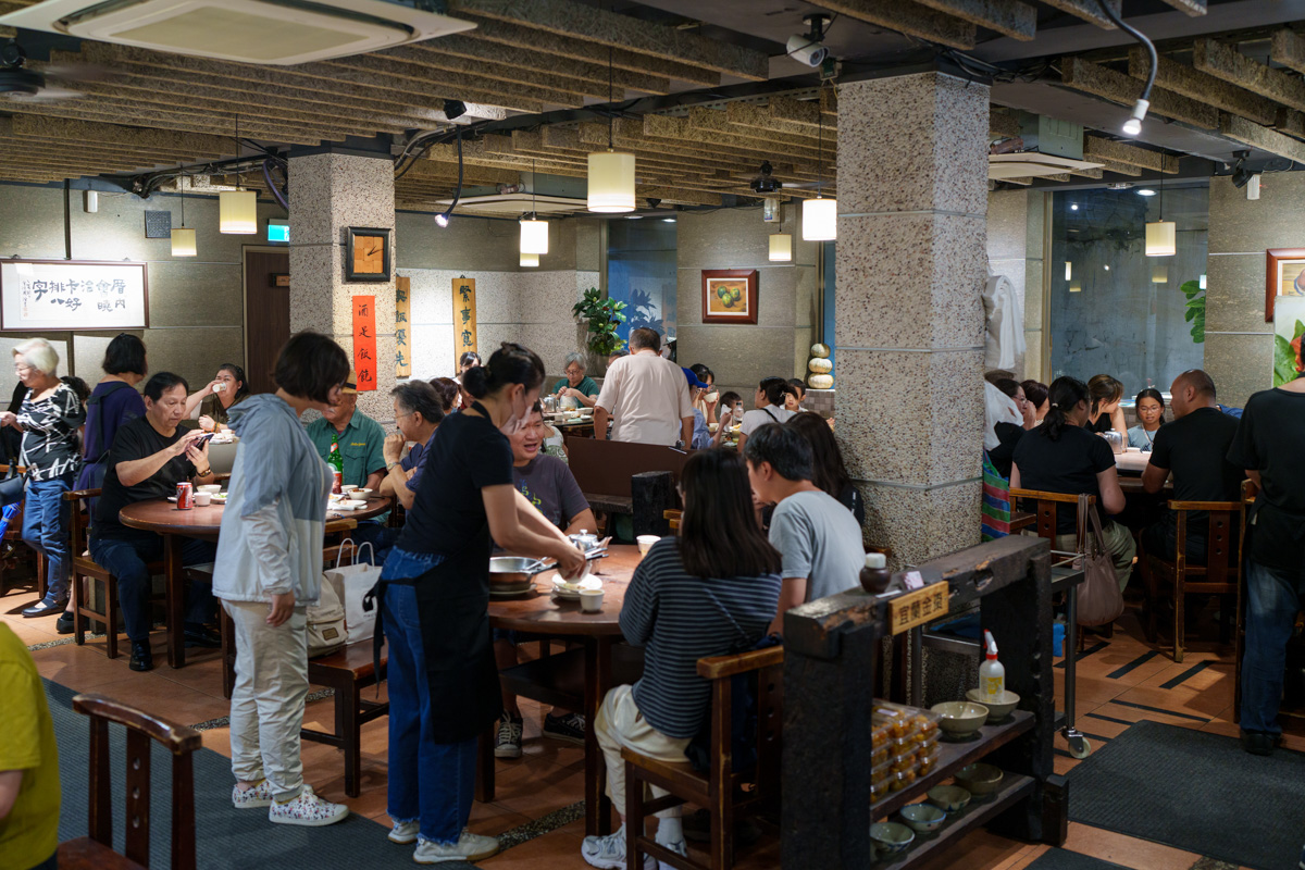 【喫飯食堂】台北永康街美食推薦,座無虛席的台式料理排隊名店!小團體也能聚餐的老字號台菜餐廳 - 第6張圖 【喫飯食堂】台北永康街美食推薦,座無虛席的台式料理排隊名店!小團體也能聚餐的老字號台菜餐廳