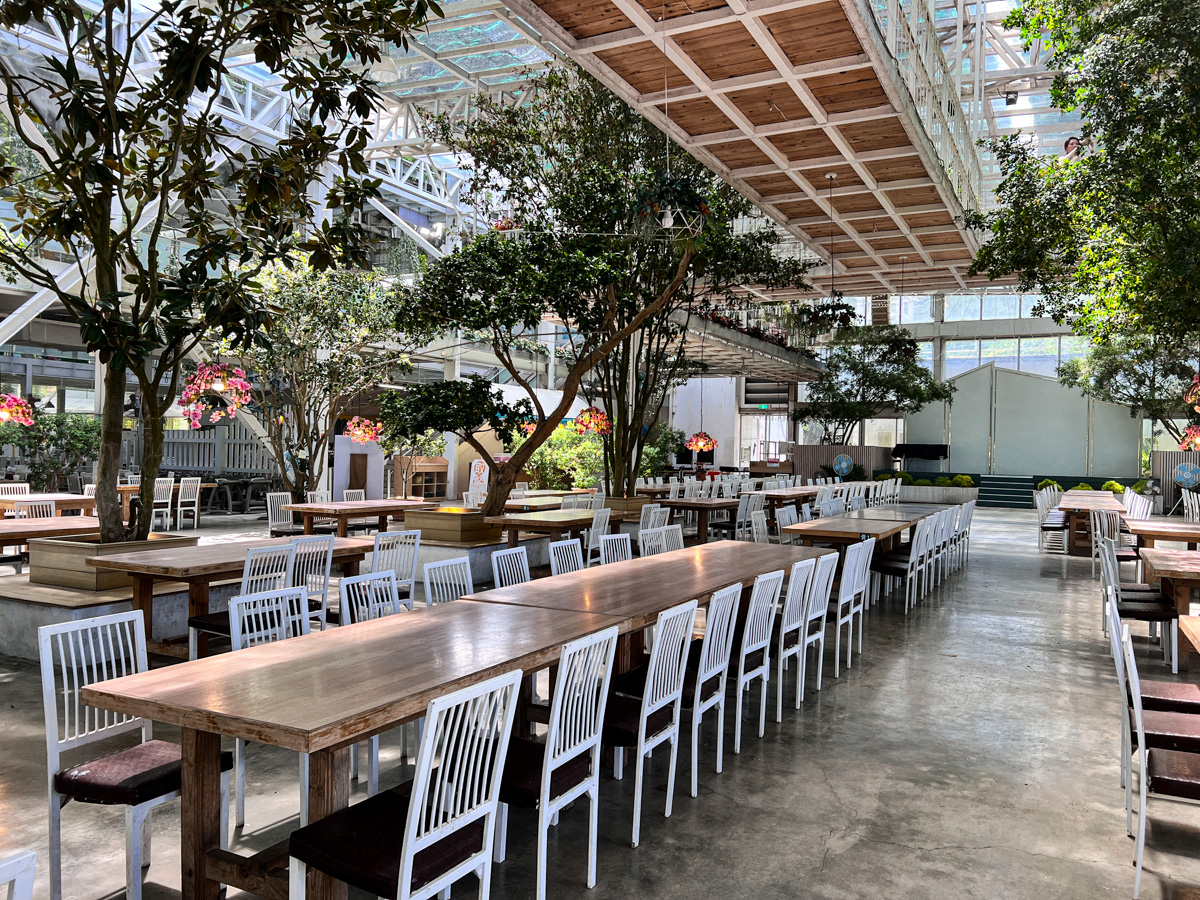 【香草菲菲】宜蘭旅遊景點推薦，全台最大室內玻璃溫室挑高4米半，提供團體導覽與多種套裝行程，宜蘭宴會活動場地首選！