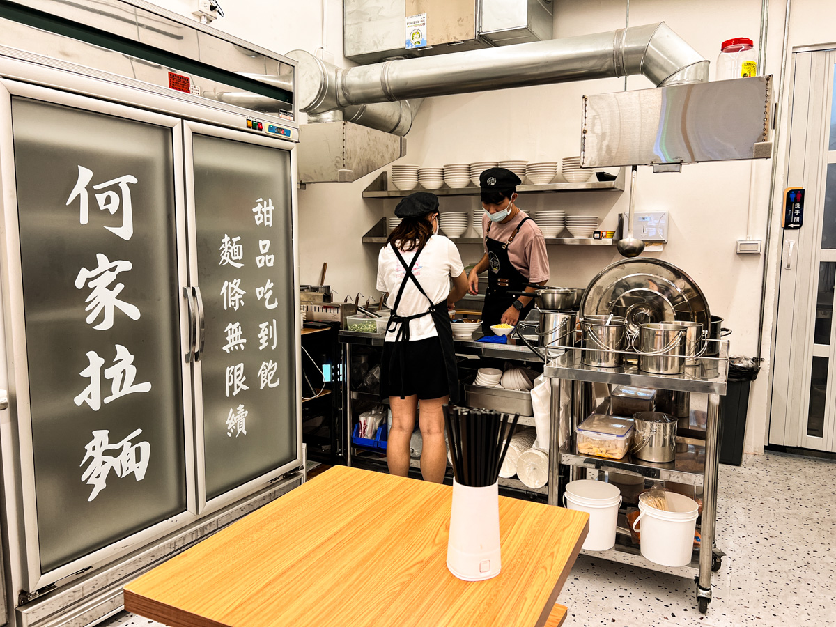 【好呷拉麵/原何家拉麵】板橋超人氣拉麵推薦，145元起無限續麵及甜點吃到飽，新北最高CP值的排隊拉麵名店！