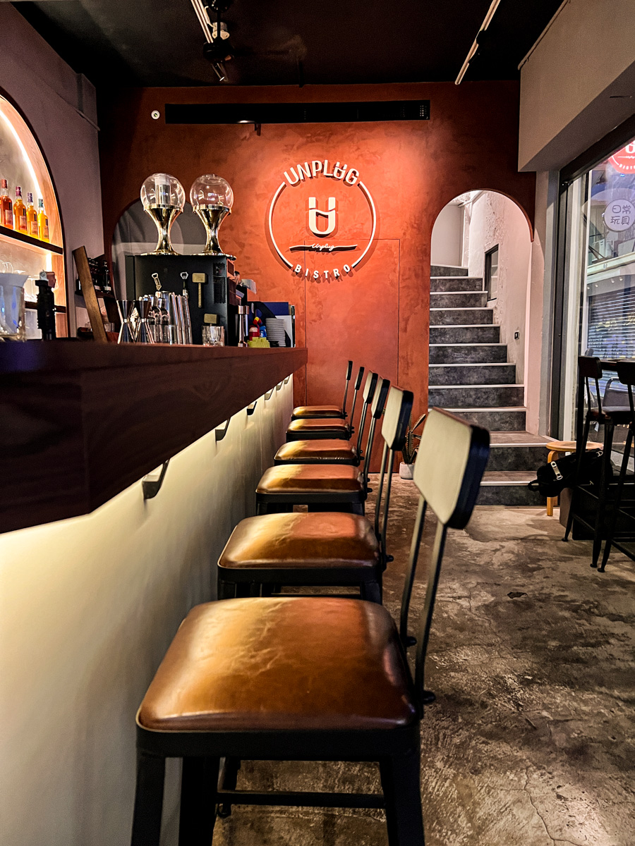 【艾睏餐酒館】台中逢甲最好吃的質感餐酒館推薦,50多種特色料理內建隱藏菜單!創意調酒不定期更新 - 第4張圖 【艾睏餐酒館】台中逢甲最好吃的質感餐酒館推薦,50多種特色料理內建隱藏菜單!創意調酒不定期更新