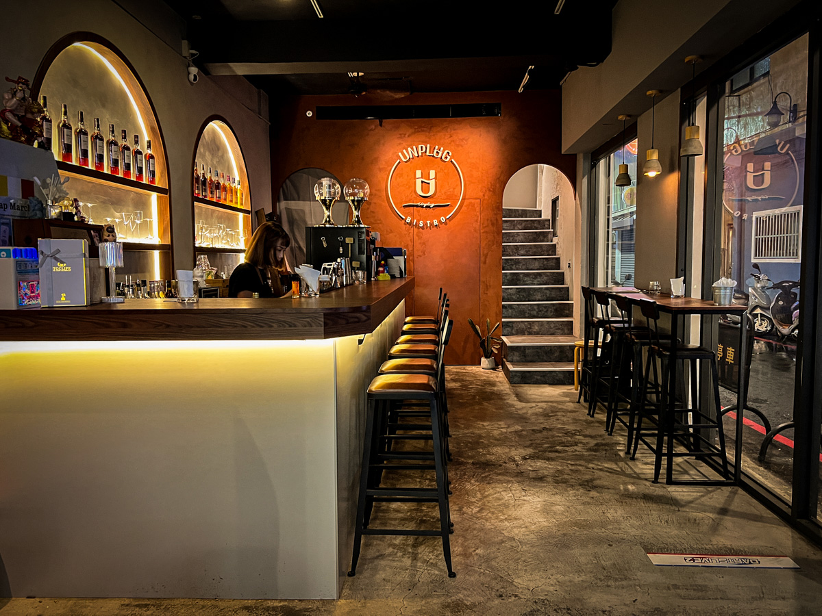 【艾睏餐酒館】台中逢甲最好吃的質感餐酒館推薦,50多種特色料理內建隱藏菜單!創意調酒不定期更新 - 第3張圖 【艾睏餐酒館】台中逢甲最好吃的質感餐酒館推薦,50多種特色料理內建隱藏菜單!創意調酒不定期更新