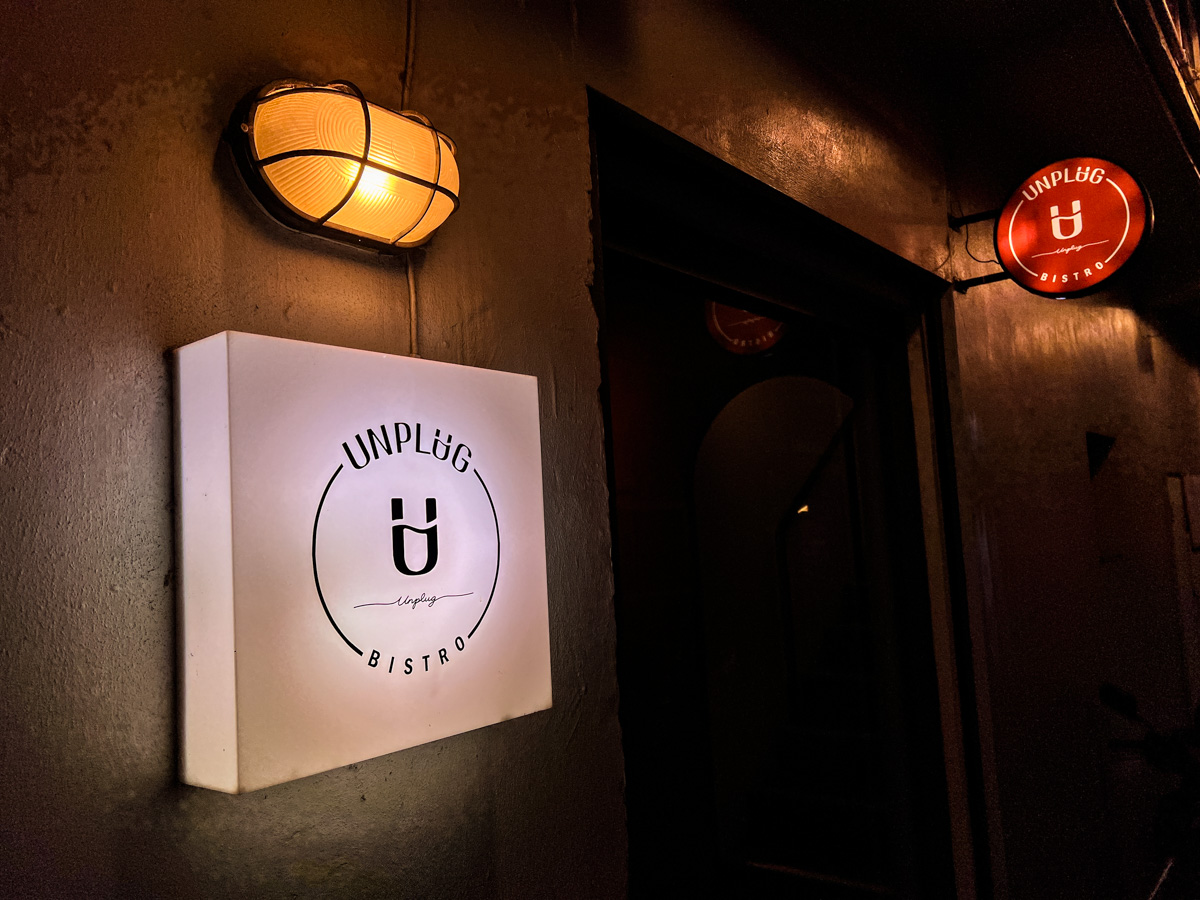 【艾睏餐酒館】台中逢甲最好吃的質感餐酒館推薦,50多種特色料理內建隱藏菜單!創意調酒不定期更新 - 第2張圖 【艾睏餐酒館】台中逢甲最好吃的質感餐酒館推薦,50多種特色料理內建隱藏菜單!創意調酒不定期更新
