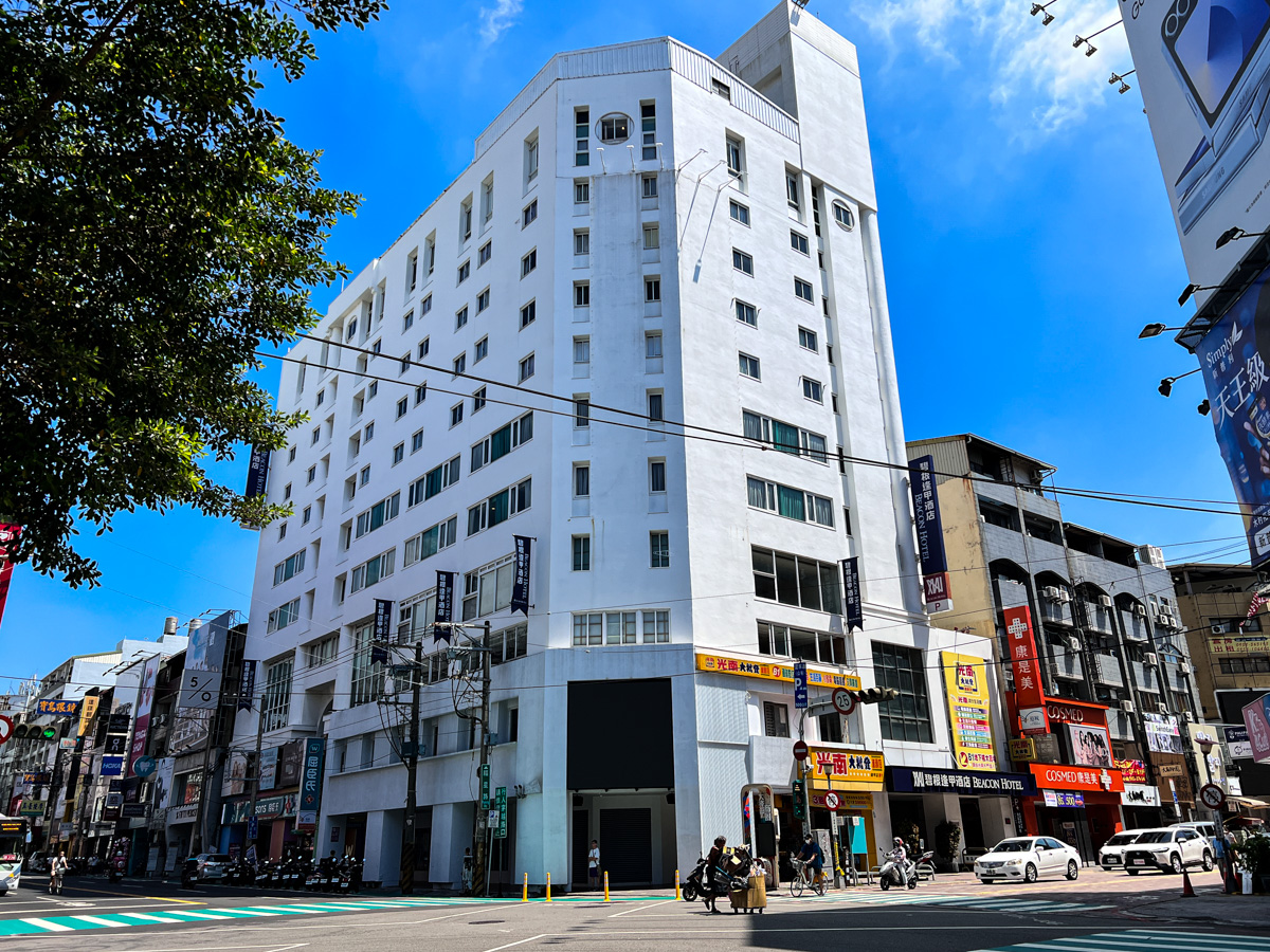 【碧根逢甲酒店】台中逢甲質感飯店住宿推薦,附中西自助式早餐Buffet,多種房型的唯美白派風格建築設計! - 第1張圖 【碧根逢甲酒店】台中逢甲質感飯店住宿推薦,附中西自助式早餐Buffet,多種房型的唯美白派風格建築設計!