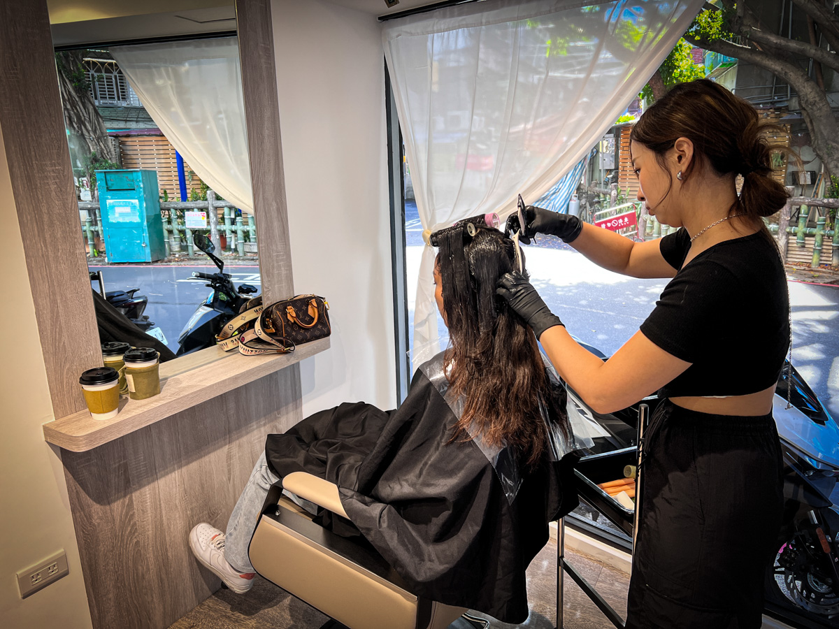 【MOVE Salon】板橋染燙髮推薦,頂級剪燙染護的專業髮廊!板橋巷廊裡最得你心的髮廊,最高品質美髮體驗 - 第28張圖 【MOVE Salon】板橋染燙髮推薦,頂級剪燙染護的專業髮廊!板橋巷廊裡最得你心的髮廊,最高品質美髮體驗