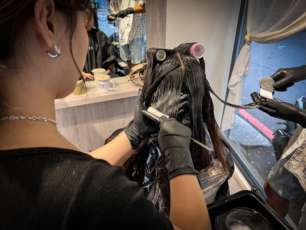 【MOVE Salon】板橋染燙髮推薦,頂級剪燙染護的專業髮廊!板橋巷廊裡最得你心的髮廊,最高品質美髮體驗 - 第33張圖 【MOVE Salon】板橋染燙髮推薦,頂級剪燙染護的專業髮廊!板橋巷廊裡最得你心的髮廊,最高品質美髮體驗