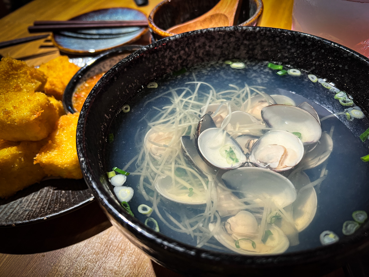【邁燜 Mine Men】新竹竹北平價居酒屋美食推薦，精緻串燒烤物與特色創意料理，餐點份量竟然比北部多一倍！