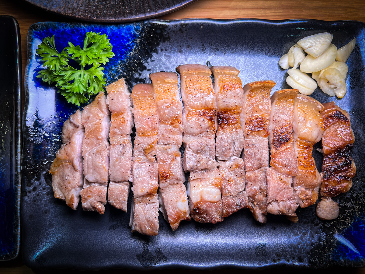 【邁燜 Mine Men】新竹竹北平價居酒屋美食推薦，精緻串燒烤物與特色創意料理，餐點份量竟然比北部多一倍！