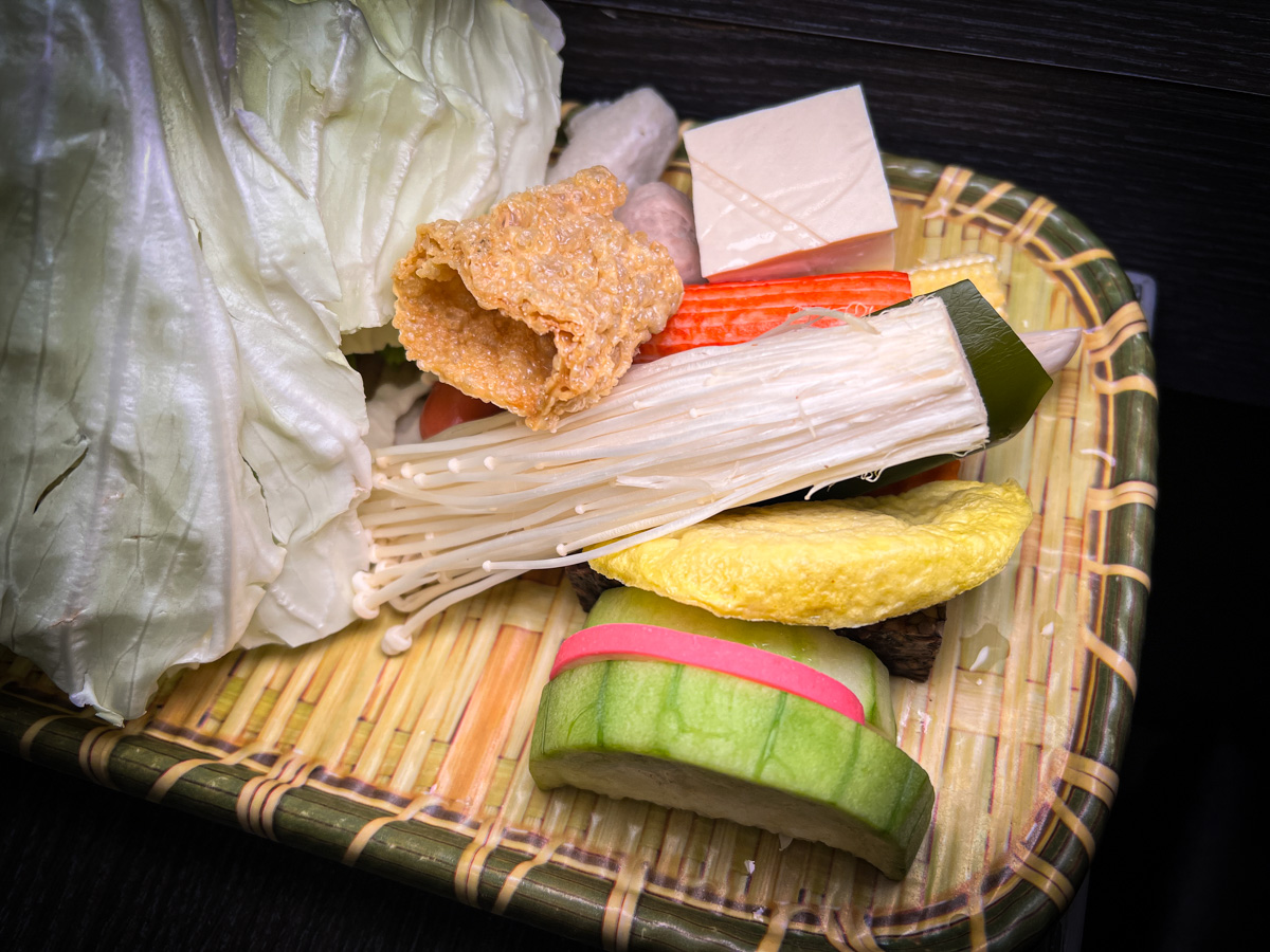 【富富鍋物】新莊平價火鍋推薦，大啖雙人套餐30oz肉盤！特色必點熊起士牛奶鍋，嚴選食材真材實料!