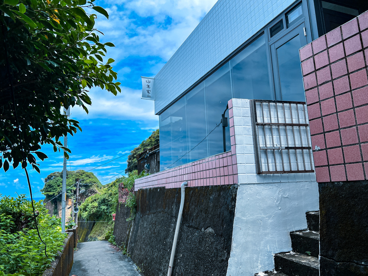 【山生宅咖啡】水湳洞最美景觀咖啡廳推薦,坐擁陰陽海千萬級夢幻美景,手作甜點與特色料理 - 第2張圖 【山生宅咖啡】水湳洞最美景觀咖啡廳推薦,坐擁陰陽海千萬級夢幻美景,手作甜點與特色料理