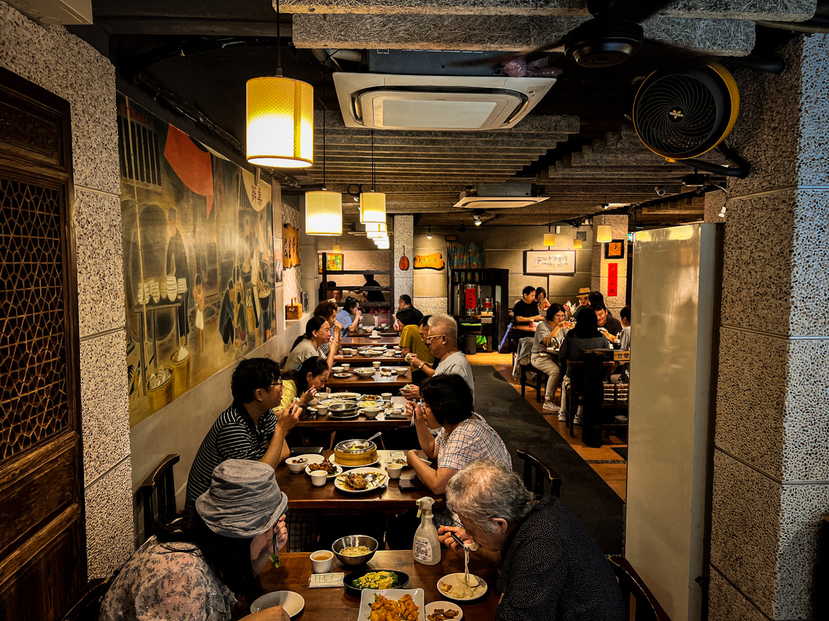 【喫飯食堂】台北永康街美食推薦,座無虛席的台式料理排隊名店!小團體也能聚餐的老字號台菜餐廳 - 第5張圖 【喫飯食堂】台北永康街美食推薦,座無虛席的台式料理排隊名店!小團體也能聚餐的老字號台菜餐廳