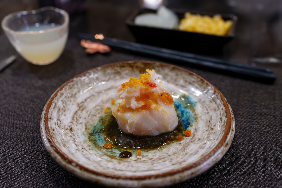 淡水必吃的無菜單鐵板燒台灣網紅名店，Google 評論4.8高分無菜單鐵板燒，一秒走入壯闊淡海山河，全台最美頂級無菜單鐵板燒【明水然．樂】