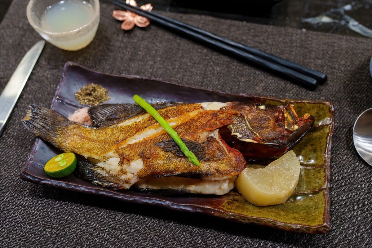 淡水必吃的無菜單鐵板燒台灣網紅名店，Google 評論4.8高分無菜單鐵板燒，一秒走入壯闊淡海山河，全台最美頂級無菜單鐵板燒【明水然．樂】