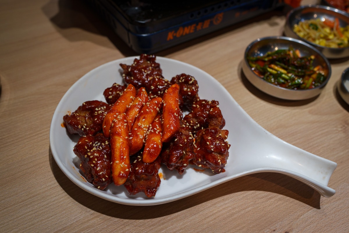 【馬柒韓式料理】中壢韓式料理美食推薦,特色必吃道地銅盤烤肉、韓式炸雞,內用韓式小菜及麥菜無限吃到飽! - 第25張圖 【馬柒韓式料理】中壢韓式料理美食推薦,特色必吃道地銅盤烤肉、韓式炸雞,內用韓式小菜及麥菜無限吃到飽!