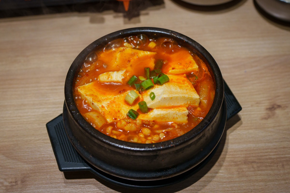 【馬柒韓式料理】中壢韓式料理美食推薦,特色必吃道地銅盤烤肉、韓式炸雞,內用韓式小菜及麥菜無限吃到飽! - 第18張圖 【馬柒韓式料理】中壢韓式料理美食推薦,特色必吃道地銅盤烤肉、韓式炸雞,內用韓式小菜及麥菜無限吃到飽!