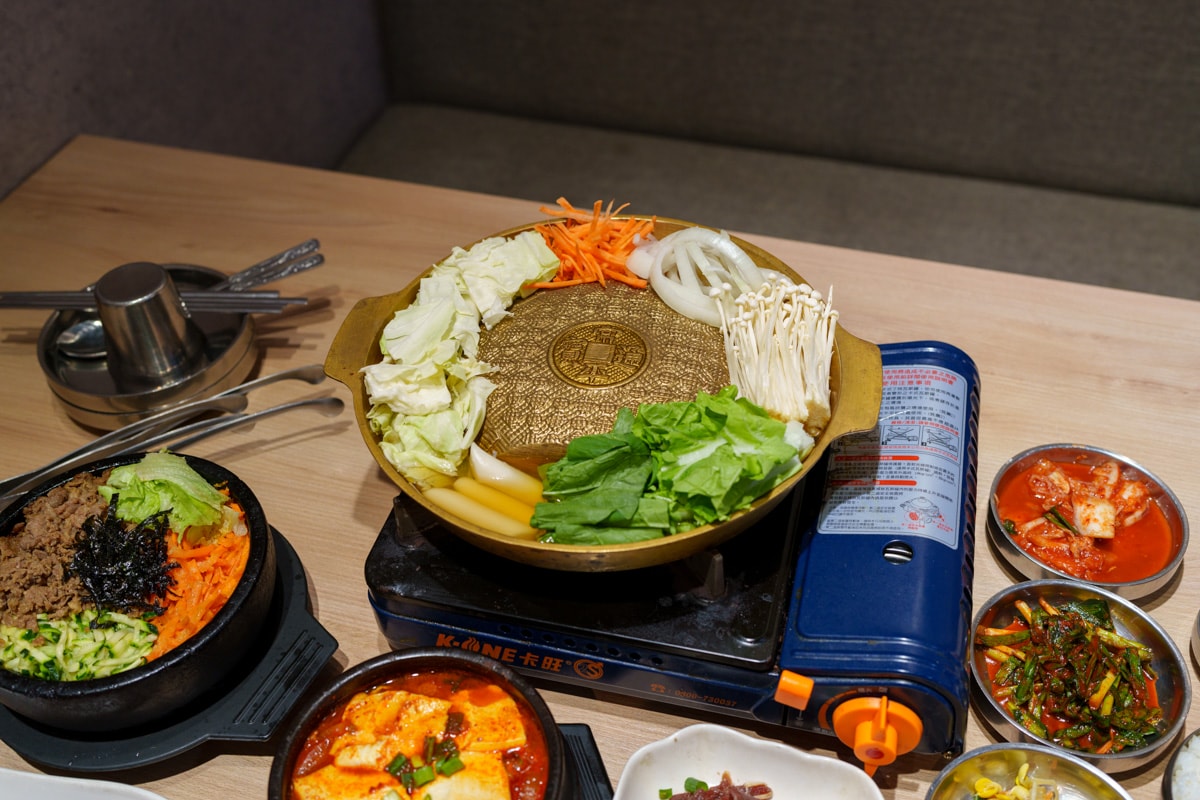 【馬柒韓式料理】中壢韓式料理美食推薦,特色必吃道地銅盤烤肉、韓式炸雞,內用韓式小菜及麥菜無限吃到飽! - 第12張圖 【馬柒韓式料理】中壢韓式料理美食推薦,特色必吃道地銅盤烤肉、韓式炸雞,內用韓式小菜及麥菜無限吃到飽!