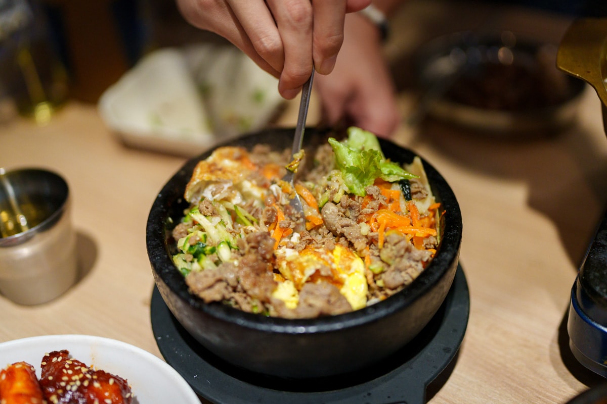 【馬柒韓式料理】中壢韓式料理美食推薦,特色必吃道地銅盤烤肉、韓式炸雞,內用韓式小菜及麥菜無限吃到飽! - 第23張圖 【馬柒韓式料理】中壢韓式料理美食推薦,特色必吃道地銅盤烤肉、韓式炸雞,內用韓式小菜及麥菜無限吃到飽!