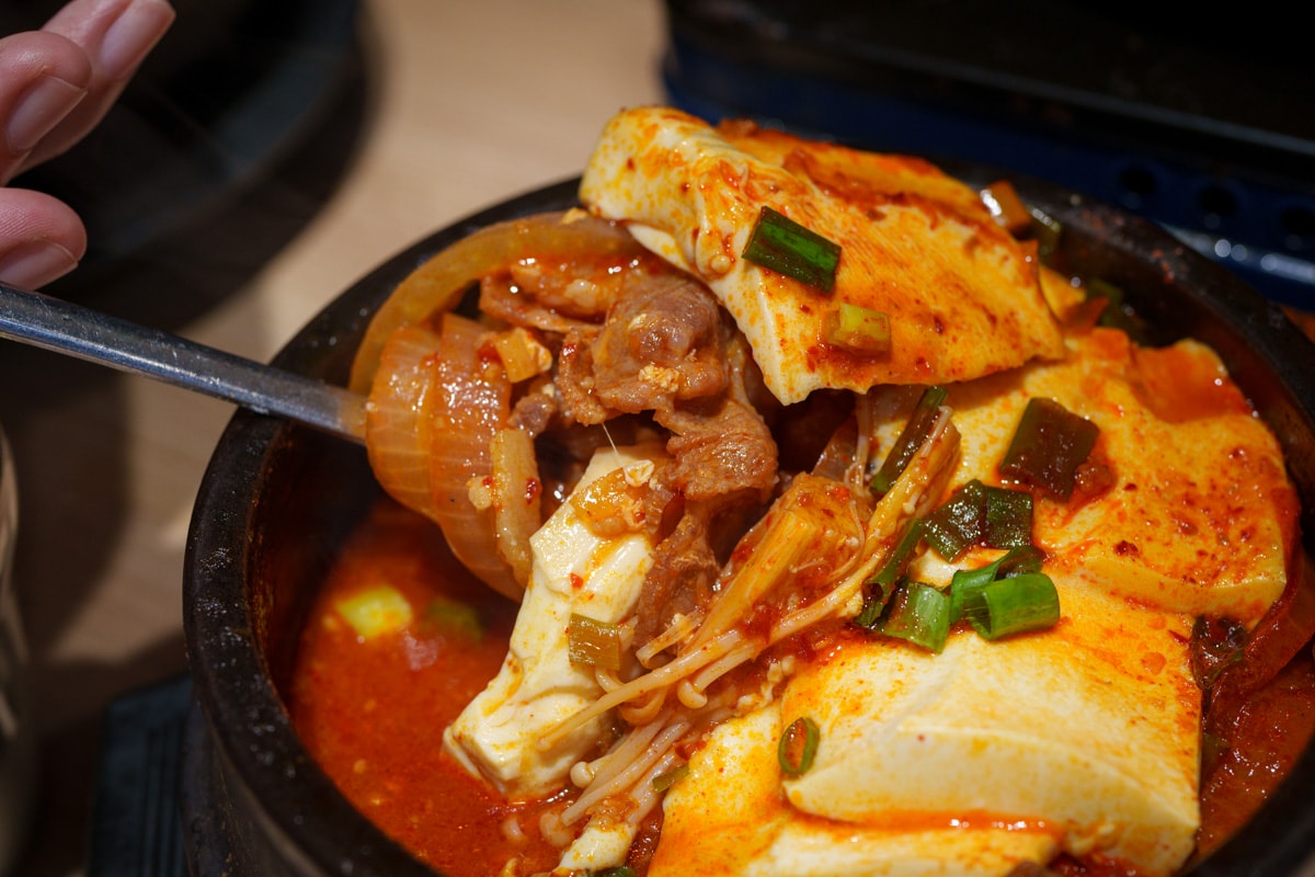 【馬柒韓式料理】中壢韓式料理美食推薦,特色必吃道地銅盤烤肉、韓式炸雞,內用韓式小菜及麥菜無限吃到飽! - 第19張圖 【馬柒韓式料理】中壢韓式料理美食推薦,特色必吃道地銅盤烤肉、韓式炸雞,內用韓式小菜及麥菜無限吃到飽!