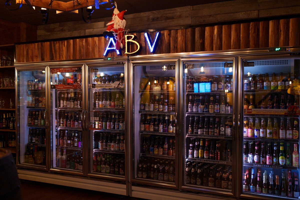 【ABV 美式餐酒館】台北東區特色餐廳推薦，美國海鮮期間限定料理！大啖東北海陸大拼盤、蟹肉及龍蝦肉漢堡