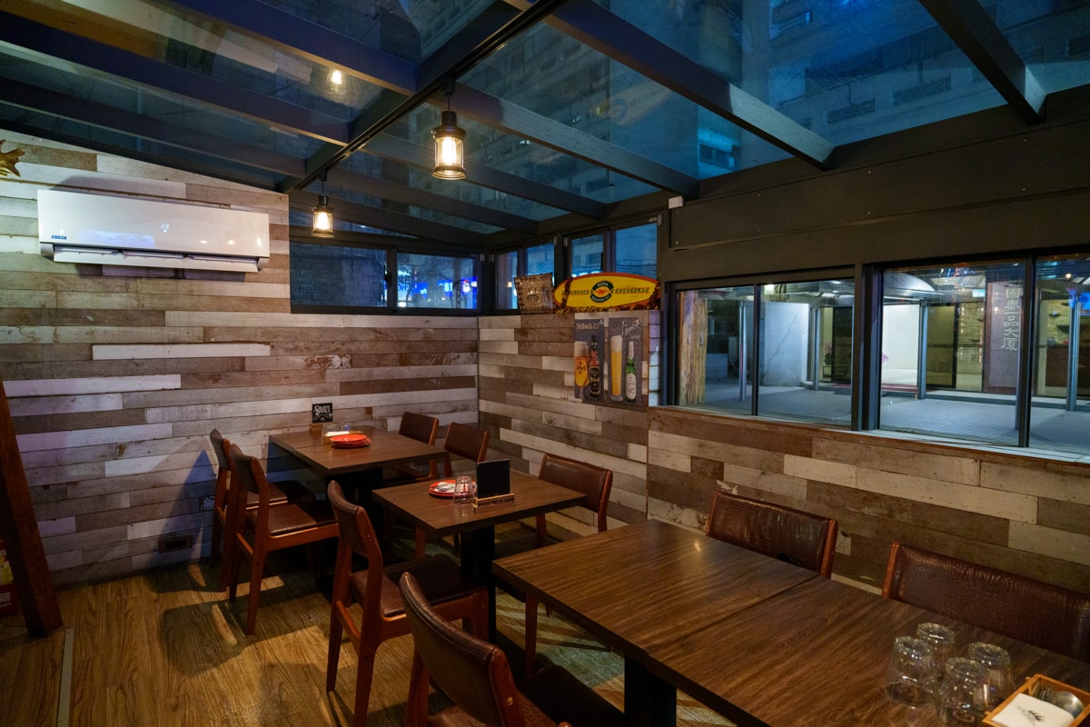 【ABV 美式餐酒館】台北東區特色餐廳推薦，美國海鮮期間限定料理！大啖東北海陸大拼盤、蟹肉及龍蝦肉漢堡