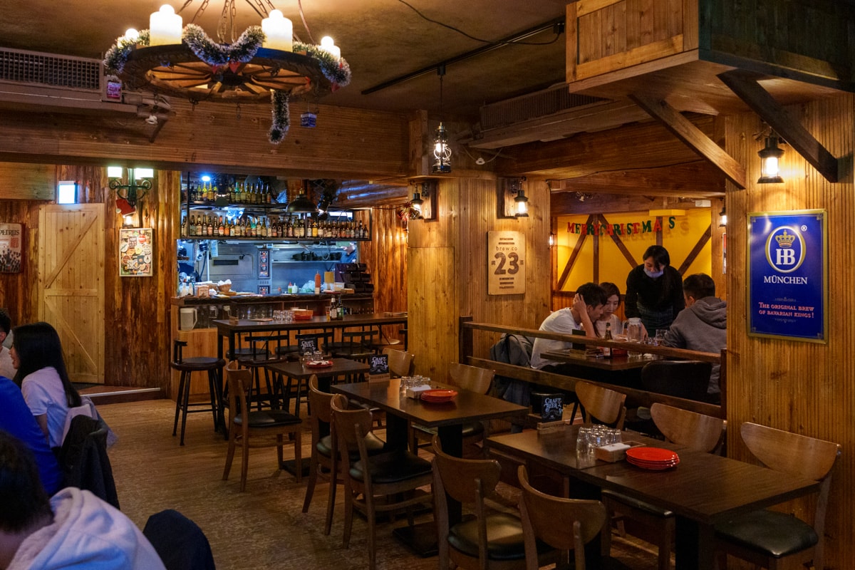 【ABV 美式餐酒館】台北東區特色餐廳推薦，美國海鮮期間限定料理！大啖東北海陸大拼盤、蟹肉及龍蝦肉漢堡