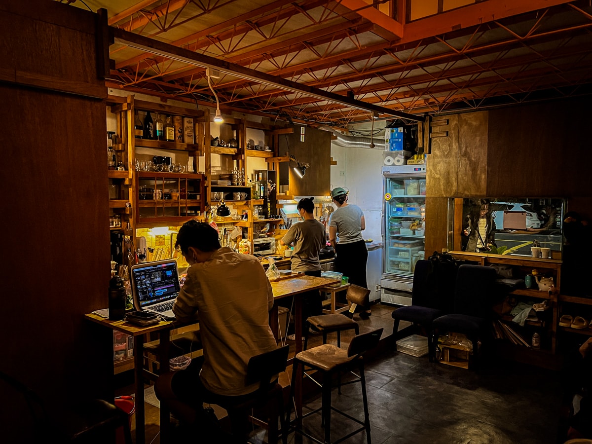 【好像不錯 Sounds Nice】台南隱藏版深夜咖啡廳美食推薦,餐點均一價160元,加點每份只要110元!無預約制的台南北區人氣餐廳 - 第3張圖 【好像不錯 Sounds Nice】台南隱藏版深夜咖啡廳美食推薦,餐點均一價160元,加點每份只要110元!無預約制的台南北區人氣餐廳
